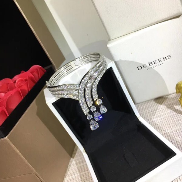 replica,repliche,fake,1:1,earrings,bracelet,ring,jewelry Collana di gioielli con diamanti De Beers