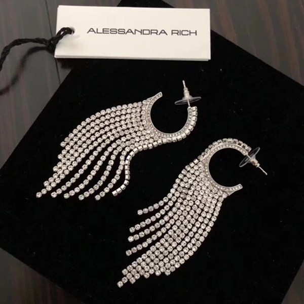 replica,repliche,fake,1:1,earrings,bracelet,ring,jewelry I dettagli di Alessandra sono così belli e squisiti