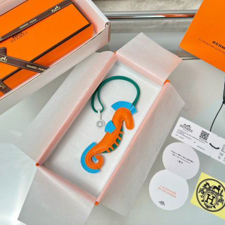 replica,repliche,fake,1:1,earrings,bracelet,ring,jewelry Ciondolo borsa Hermes piccolo cavalluccio marino