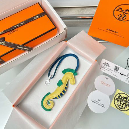 replica,repliche,fake,1:1,earrings,bracelet,ring,jewelry Ciondolo borsa Hermes piccolo cavalluccio marino