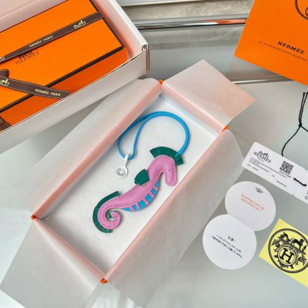 replica,repliche,fake,1:1,earrings,bracelet,ring,jewelry Ciondolo borsa Hermes piccolo cavalluccio marino