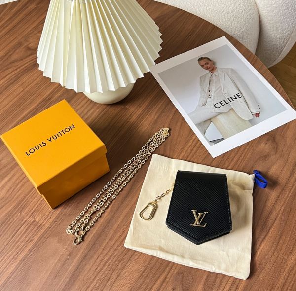 replica,repliche,fake,1:1,earrings,bracelet,ring,jewelry Portachiavi Louis Vuitton/M22368