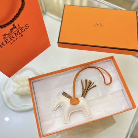 replica,repliche,fake,1:1,earrings,bracelet,ring,jewelry Ciondolo borsa Hermes a forma di cavallino
