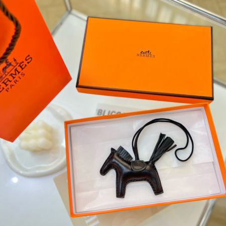replica,repliche,fake,1:1,earrings,bracelet,ring,jewelry Ciondolo borsa Hermes a forma di cavallino