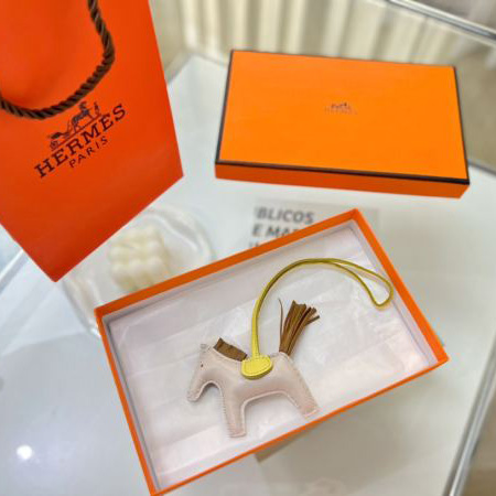 replica,repliche,fake,1:1,earrings,bracelet,ring,jewelry Ciondolo borsa Hermes a forma di cavallino