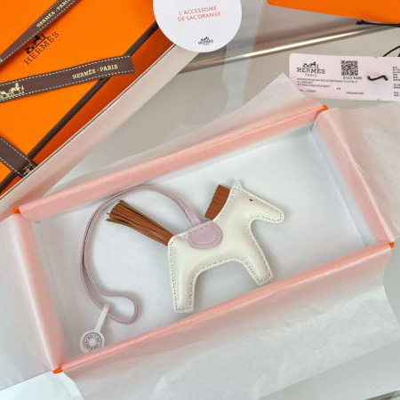 replica,repliche,fake,1:1,earrings,bracelet,ring,jewelry Ciondolo borsa Hermes a forma di cavallino