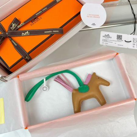 replica,repliche,fake,1:1,earrings,bracelet,ring,jewelry Ciondolo borsa Hermes a forma di cavallino