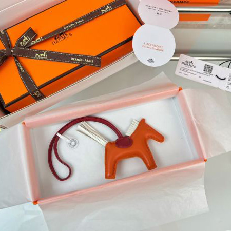 replica,repliche,fake,1:1,earrings,bracelet,ring,jewelry Ciondolo borsa Hermes a forma di cavallino