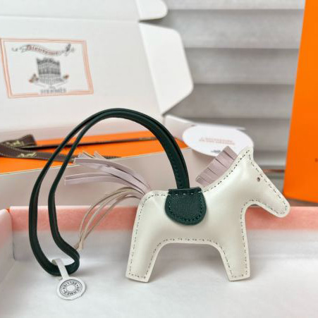 replica,repliche,fake,1:1,earrings,bracelet,ring,jewelry Ciondolo borsa Hermes a forma di cavallino
