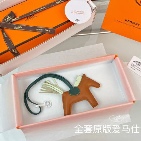 replica,repliche,fake,1:1,earrings,bracelet,ring,jewelry Ciondolo borsa Hermes a forma di cavallino