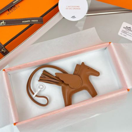 replica,repliche,fake,1:1,earrings,bracelet,ring,jewelry Hermes Ciondolo da borsa a forma di Pegaso