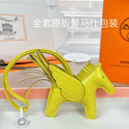 replica,repliche,fake,1:1,earrings,bracelet,ring,jewelry Hermes Ciondolo da borsa a forma di Pegaso
