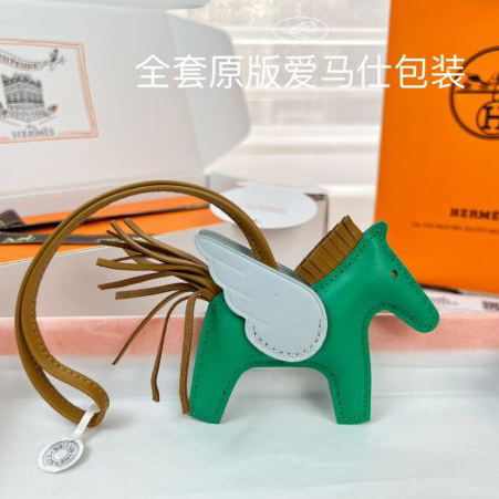 replica,repliche,fake,1:1,earrings,bracelet,ring,jewelry Hermes Ciondolo da borsa a forma di Pegaso