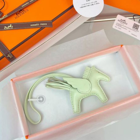 replica,repliche,fake,1:1,earrings,bracelet,ring,jewelry Hermes Ciondolo da borsa a forma di Pegaso