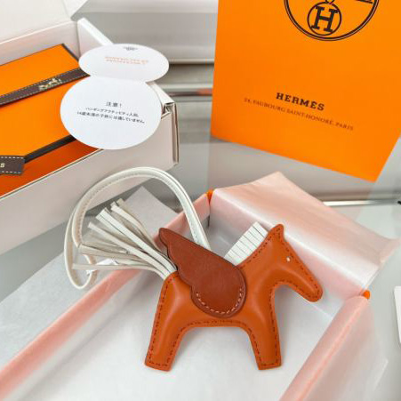replica,repliche,fake,1:1,earrings,bracelet,ring,jewelry Hermes Ciondolo da borsa a forma di Pegaso