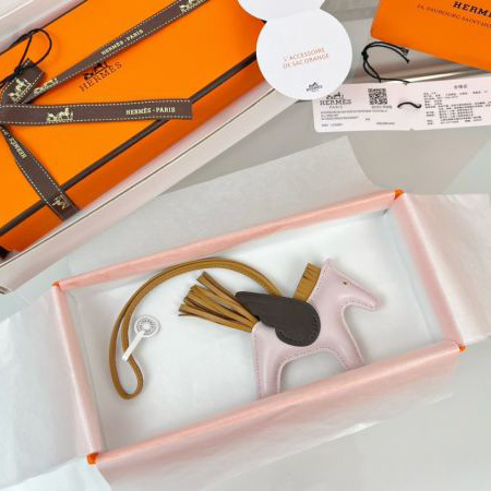 replica,repliche,fake,1:1,earrings,bracelet,ring,jewelry Hermes Ciondolo da borsa a forma di Pegaso