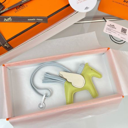 replica,repliche,fake,1:1,earrings,bracelet,ring,jewelry Hermes Ciondolo da borsa a forma di Pegaso