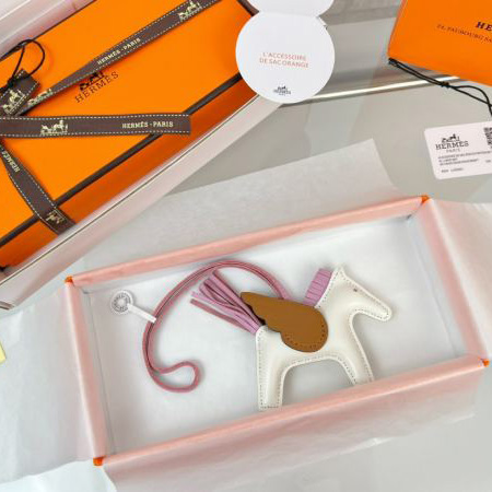 replica,repliche,fake,1:1,earrings,bracelet,ring,jewelry Hermes Ciondolo da borsa a forma di Pegaso