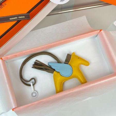 replica,repliche,fake,1:1,earrings,bracelet,ring,jewelry Hermes Ciondolo da borsa a forma di Pegaso