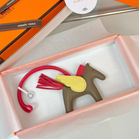 replica,repliche,fake,1:1,earrings,bracelet,ring,jewelry Hermes Ciondolo da borsa a forma di Pegaso