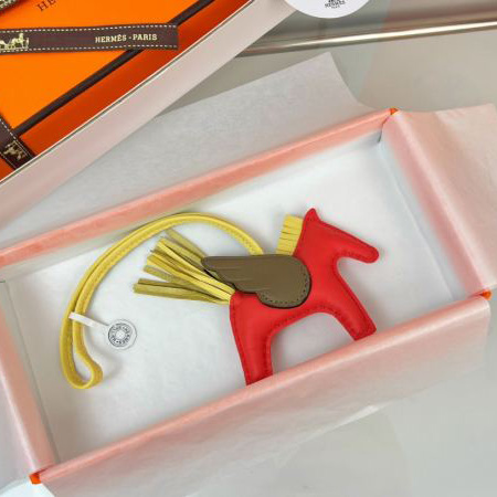 replica,repliche,fake,1:1,earrings,bracelet,ring,jewelry Hermes Ciondolo da borsa a forma di Pegaso