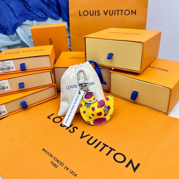 replica,repliche,fake,1:1,earrings,bracelet,ring,jewelry Portachiavi da appendere alla borsa dei biscotti della fortuna di Louis Vuitton