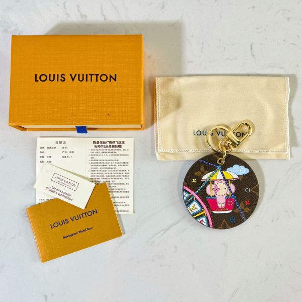 replica,repliche,fake,1:1,earrings,bracelet,ring,jewelry Portachiavi ciondolo medaglia Louis Vuitton