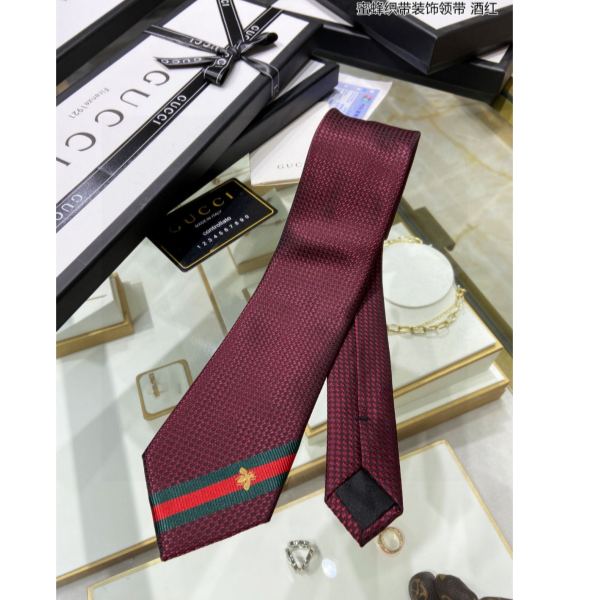 replica,repliche,fake,1:1,earrings,bracelet,ring,jewelry Gucci nuova cravatta da uomo