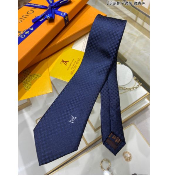 replica,repliche,fake,1:1,earrings,bracelet,ring,jewelry Louis Vuitton nuova cravatta da uomo