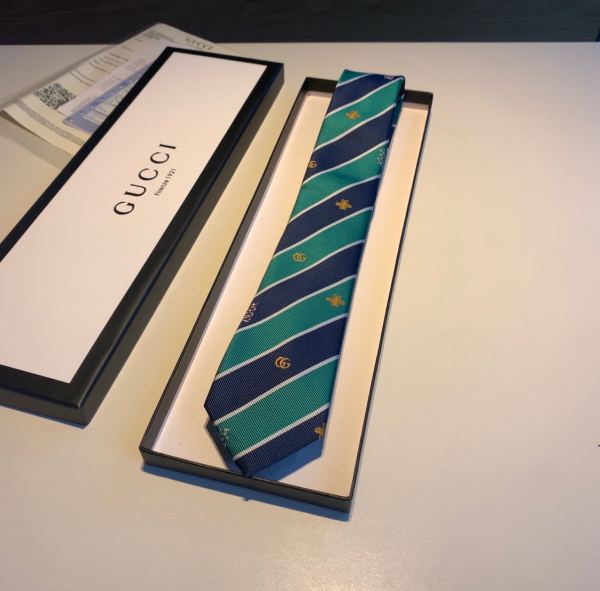 replica,repliche,fake,1:1,earrings,bracelet,ring,jewelry Gucci nuova cravatta da uomo