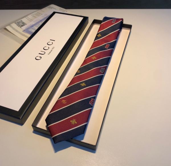 replica,repliche,fake,1:1,earrings,bracelet,ring,jewelry Gucci nuova cravatta da uomo