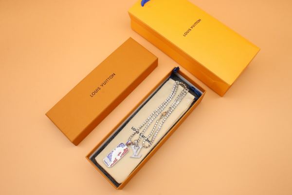 replica,repliche,fake,1:1,earrings,bracelet,ring,jewelry Collana Louis Vuitton NBA Strass