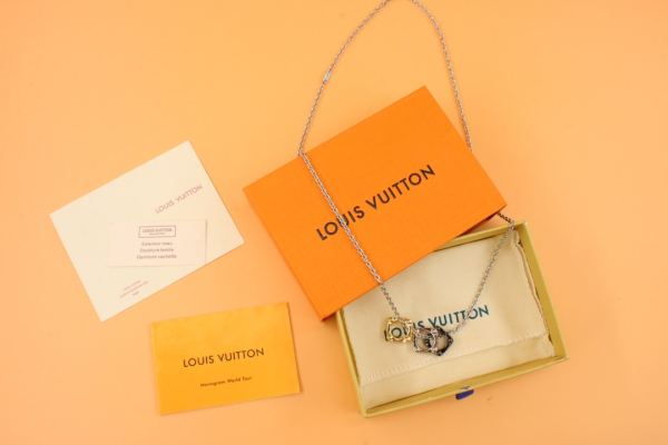 replica,repliche,fake,1:1,earrings,bracelet,ring,jewelry Collana audace con monogramma Louis Vuitton