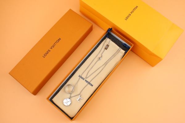 replica,repliche,fake,1:1,earrings,bracelet,ring,jewelry Collana classica dell’anello di modo di Louis Vuitton