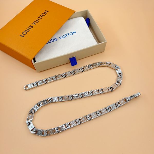 replica,repliche,fake,1:1,earrings,bracelet,ring,jewelry Collana mosaico targhetta Louis Vuitton/55cm