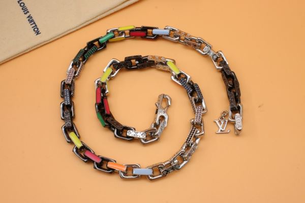 replica,repliche,fake,1:1,earrings,bracelet,ring,jewelry Louis Vuitton Collana di diamanti colorati Bamboo