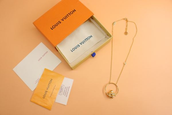 replica,repliche,fake,1:1,earrings,bracelet,ring,jewelry Collana oscillante Louis Vuitton Vivienne