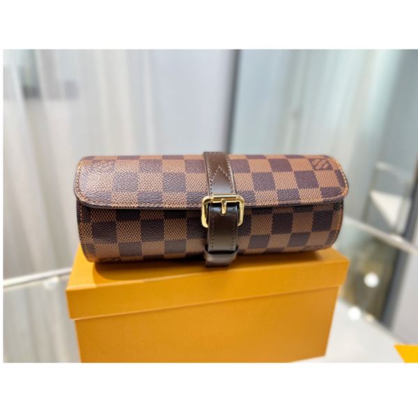 replica,repliche,fake,1:1,earrings,bracelet,ring,jewelry Louis Vuitton Classic Confezione da 3 orologi