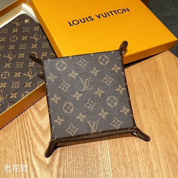 replica,repliche,fake,1:1,earrings,bracelet,ring,jewelry Louis Vuitton nuovo vassoio portaoggetti piccolo/20*20*4cm