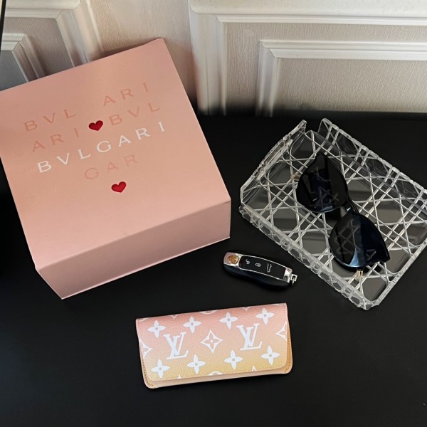 replica,repliche,fake,1:1,earrings,bracelet,ring,jewelry Custodia per occhiali Louis Vuitton/16,5×7,5×3 cm