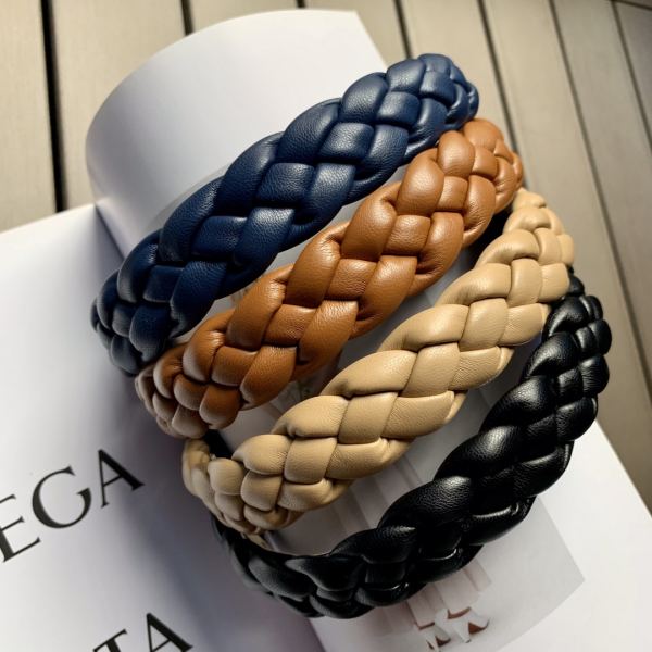 replica,repliche,fake,1:1,earrings,bracelet,ring,jewelry 【1 pz】 La nuova fascia in pelle intrecciata di Bottega Veneta
