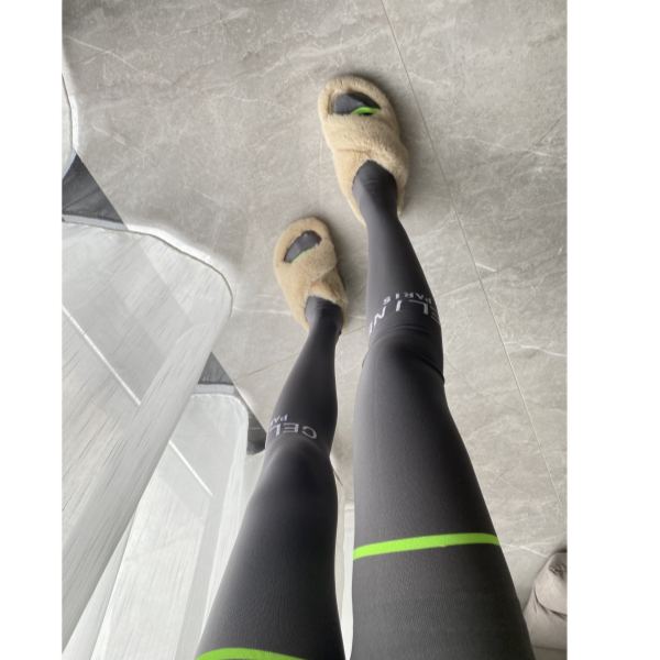 1 paio Il nuovissimo stile Celine di collant in puro cotone stile lettera a colori contrastanti