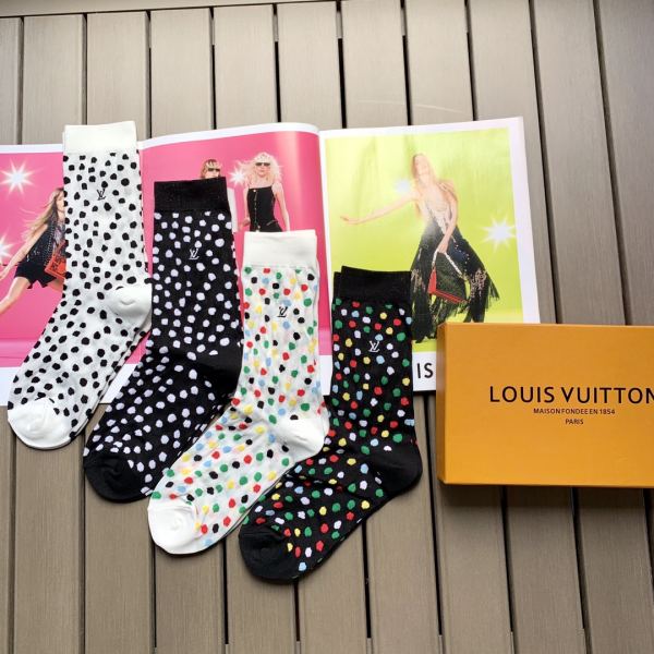 replica,repliche,fake,1:1,earrings,bracelet,ring,jewelry 4 paia di calzini Louis Vuitton primavera ed estate nuovi colori a pois sottili glitter sottili in seta a tubo medio