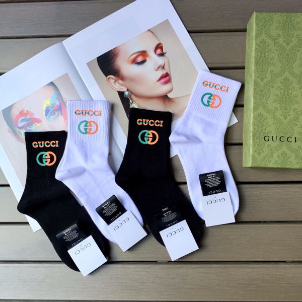 replica,repliche,fake,1:1,earrings,bracelet,ring,jewelry 4 paia di nuovi calzini a tubo medio in cotone con logo colla a caldo color trucco di bellezza di Gucci
