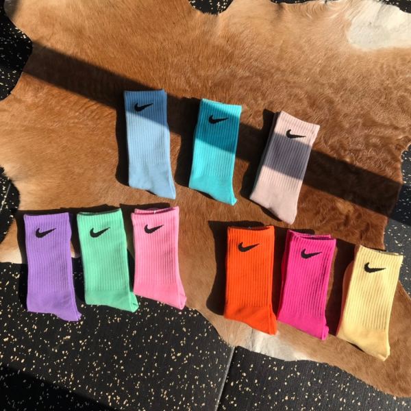 replica,repliche,fake,1:1,earrings,bracelet,ring,jewelry 9 paia Nike Miniswoosh Calzini medio-alti sportivi casual a colori LOGO personalizzati in edizione limitata