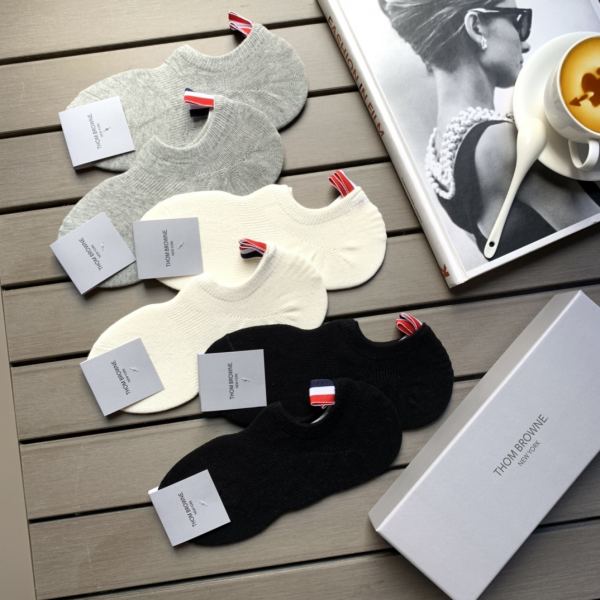 replica,repliche,fake,1:1,earrings,bracelet,ring,jewelry 6 di Thom Browne. Calzini da barca per il tempo libero sportivi elastici in vita con fettuccia sul tallone di alta qualità in stile esplosivo