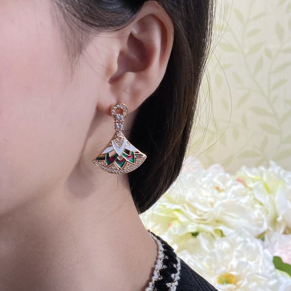 replica,repliche,fake,1:1,earrings,bracelet,ring,jewelry Orecchini gonna smerlata di alta qualità Bvlgari