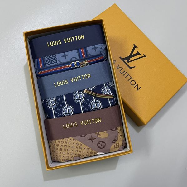replica,repliche,fake,1:1,earrings,bracelet,ring,jewelry Intimo uomo Louis Vuitton (tre pezzi)