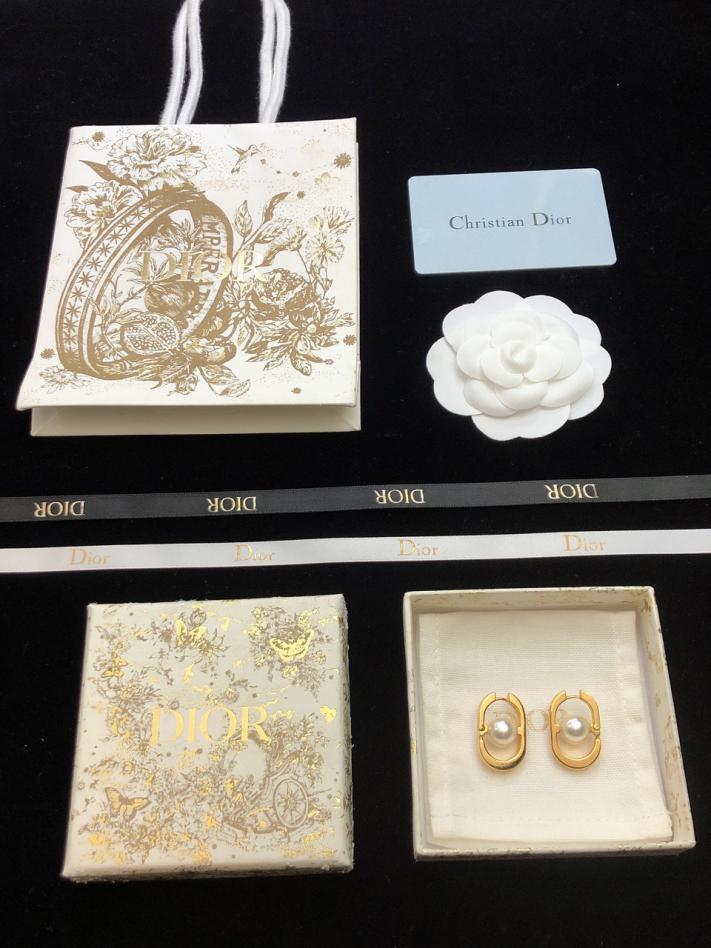 replica,repliche,fake,1:1,earrings,bracelet,ring,jewelry Orecchini di perle Dior