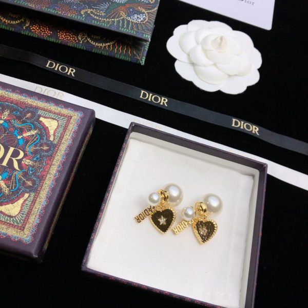 Orecchini con lettera Dior